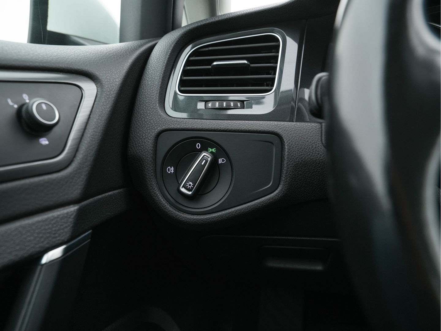 Volkswagen e-Golf (SOH-86%) Aut. *HEAT-PUMP | LUXURY-LEATHER | FULL-LED | NAVI-FULLMAP | CAMERA | HEATED-SPORTSEATS | ECC | CCS-FASTLOADER | PDC | CARPLAY | CRUISE | 16''ALU*
