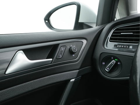 Volkswagen e-Golf (SOH-86%) Aut. *HEAT-PUMP | LUXURY-LEATHER | FULL-LED | NAVI-FULLMAP | CAMERA | HEATED-SPORTSEATS | ECC | CCS-FASTLOADER | PDC | CARPLAY | CRUISE | 16''ALU*