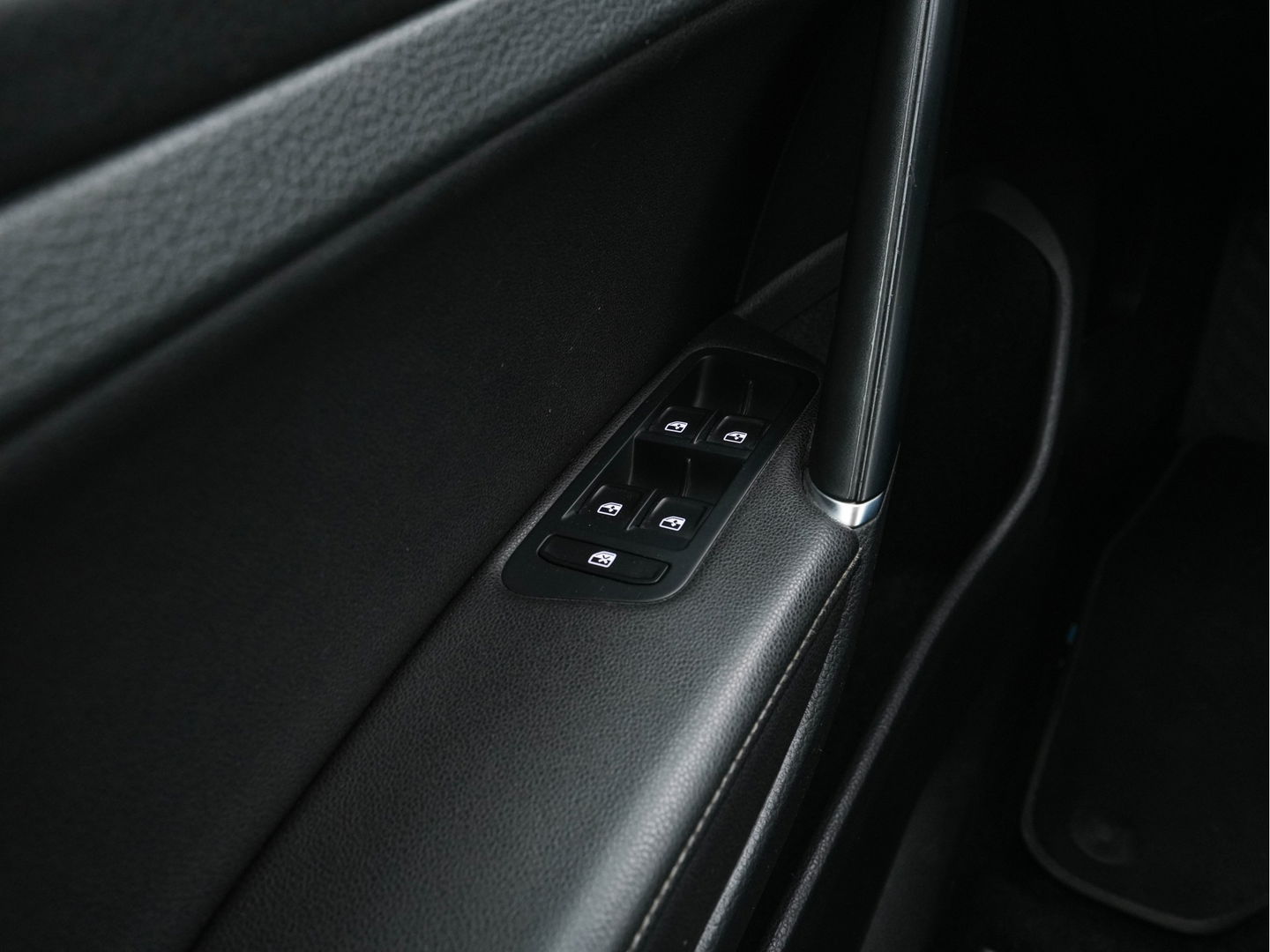 Volkswagen e-Golf (SOH-86%) Aut. *HEAT-PUMP | LUXURY-LEATHER | FULL-LED | NAVI-FULLMAP | CAMERA | HEATED-SPORTSEATS | ECC | CCS-FASTLOADER | PDC | CARPLAY | CRUISE | 16''ALU*