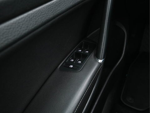 Volkswagen e-Golf (SOH-86%) Aut. *HEAT-PUMP | LUXURY-LEATHER | FULL-LED | NAVI-FULLMAP | CAMERA | HEATED-SPORTSEATS | ECC | CCS-FASTLOADER | PDC | CARPLAY | CRUISE | 16''ALU*