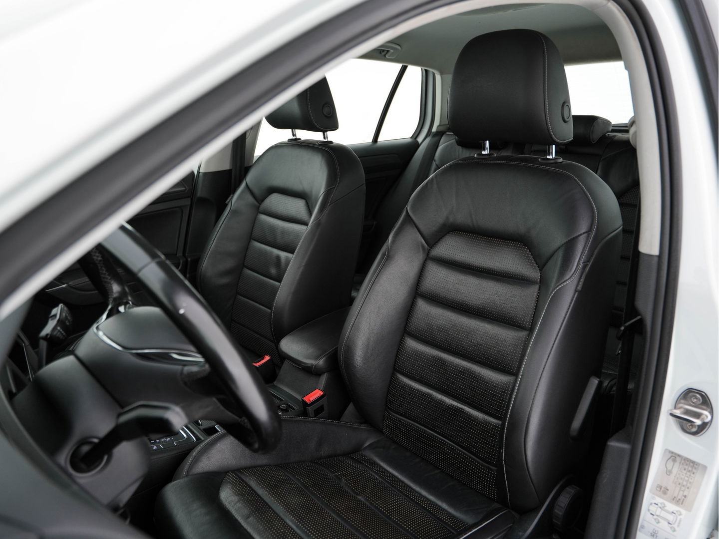 Volkswagen e-Golf (SOH-86%) Aut. *HEAT-PUMP | LUXURY-LEATHER | FULL-LED | NAVI-FULLMAP | CAMERA | HEATED-SPORTSEATS | ECC | CCS-FASTLOADER | PDC | CARPLAY | CRUISE | 16''ALU*