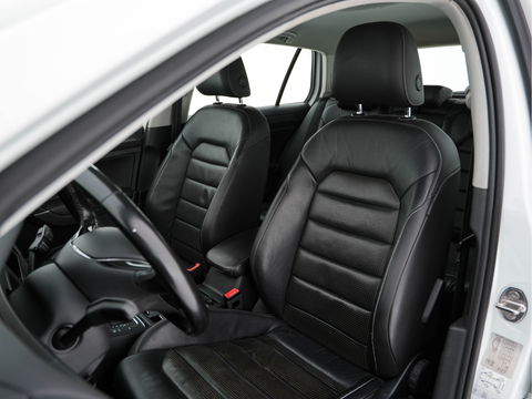 Volkswagen e-Golf (SOH-86%) Aut. *HEAT-PUMP | LUXURY-LEATHER | FULL-LED | NAVI-FULLMAP | CAMERA | HEATED-SPORTSEATS | ECC | CCS-FASTLOADER | PDC | CARPLAY | CRUISE | 16''ALU*