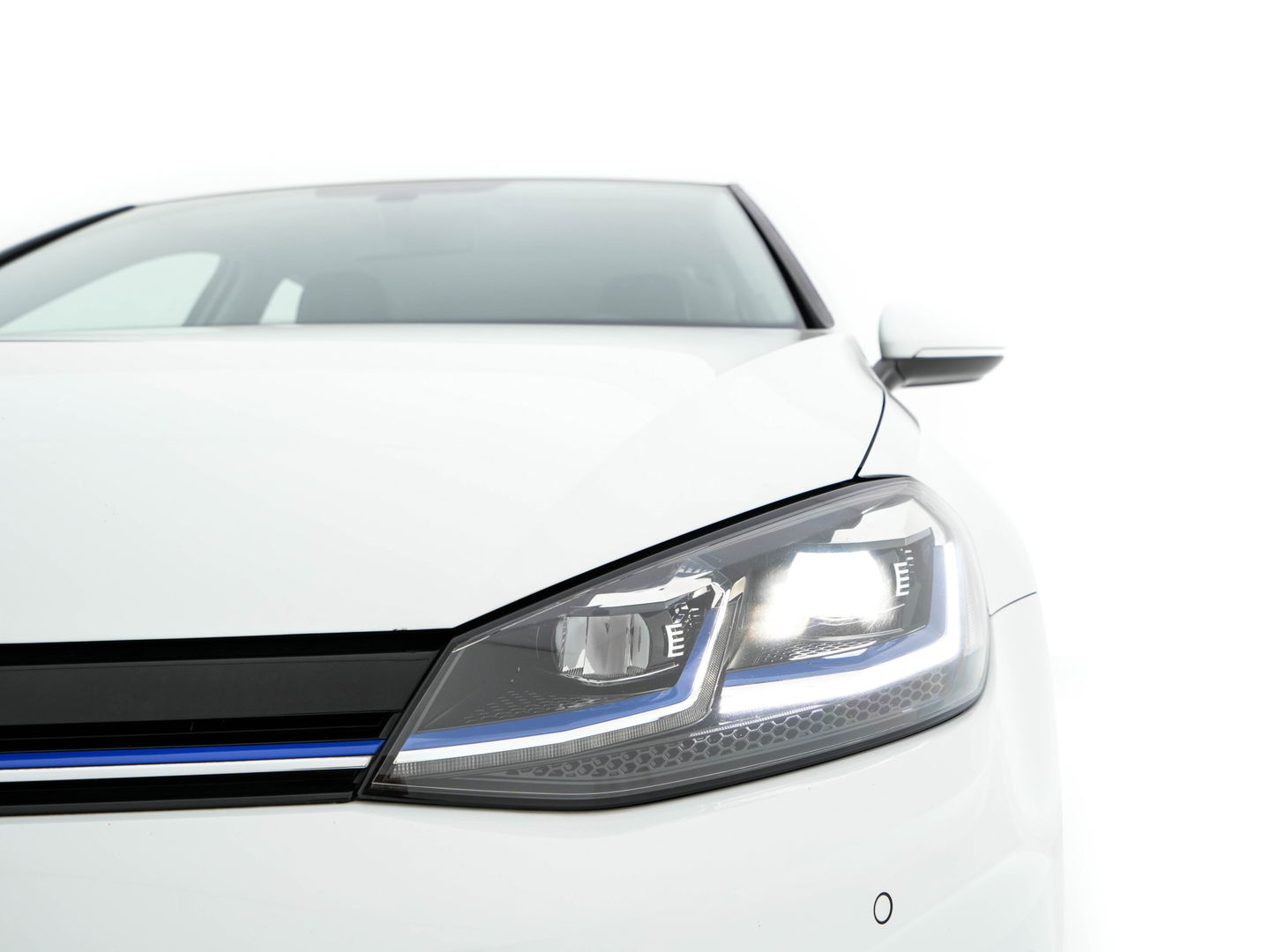 Volkswagen e-Golf (SOH-86%) Aut. *HEAT-PUMP | LUXURY-LEATHER | FULL-LED | NAVI-FULLMAP | CAMERA | HEATED-SPORTSEATS | ECC | CCS-FASTLOADER | PDC | CARPLAY | CRUISE | 16''ALU*