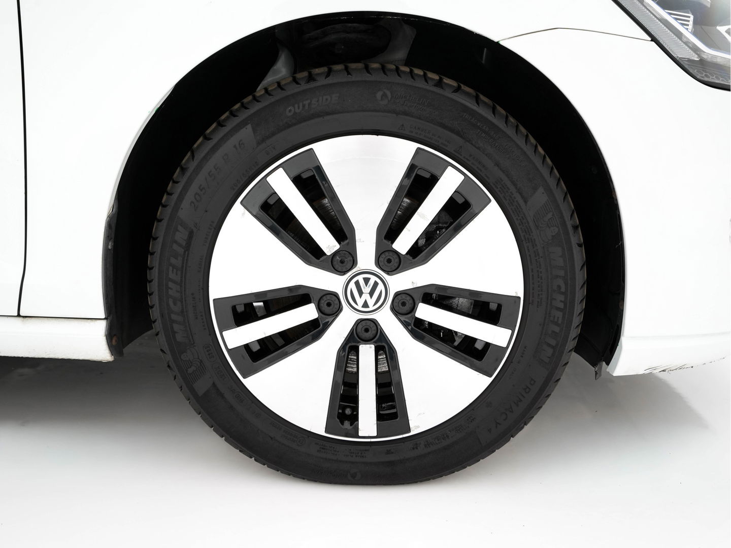 Volkswagen e-Golf (SOH-86%) Aut. *HEAT-PUMP | LUXURY-LEATHER | FULL-LED | NAVI-FULLMAP | CAMERA | HEATED-SPORTSEATS | ECC | CCS-FASTLOADER | PDC | CARPLAY | CRUISE | 16''ALU*