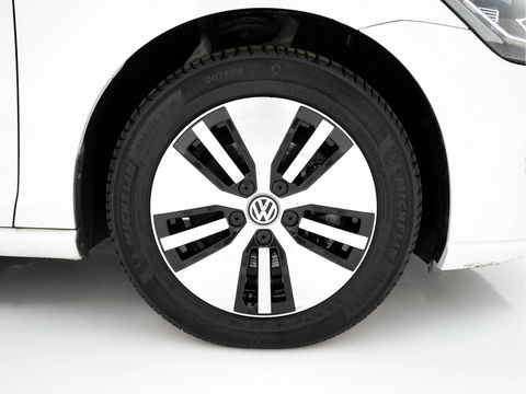 Volkswagen e-Golf (SOH-86%) Aut. *HEAT-PUMP | LUXURY-LEATHER | FULL-LED | NAVI-FULLMAP | CAMERA | HEATED-SPORTSEATS | ECC | CCS-FASTLOADER | PDC | CARPLAY | CRUISE | 16''ALU*