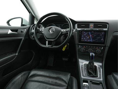 Volkswagen e-Golf (SOH-86%) Aut. *HEAT-PUMP | LUXURY-LEATHER | FULL-LED | NAVI-FULLMAP | CAMERA | HEATED-SPORTSEATS | ECC | CCS-FASTLOADER | PDC | CARPLAY | CRUISE | 16''ALU*