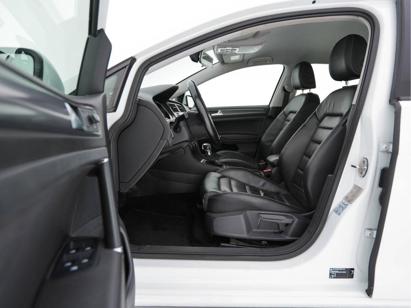Volkswagen e-Golf (SOH-86%) Aut. *HEAT-PUMP | LUXURY-LEATHER | FULL-LED | NAVI-FULLMAP | CAMERA | HEATED-SPORTSEATS | ECC | CCS-FASTLOADER | PDC | CARPLAY | CRUISE | 16''ALU*
