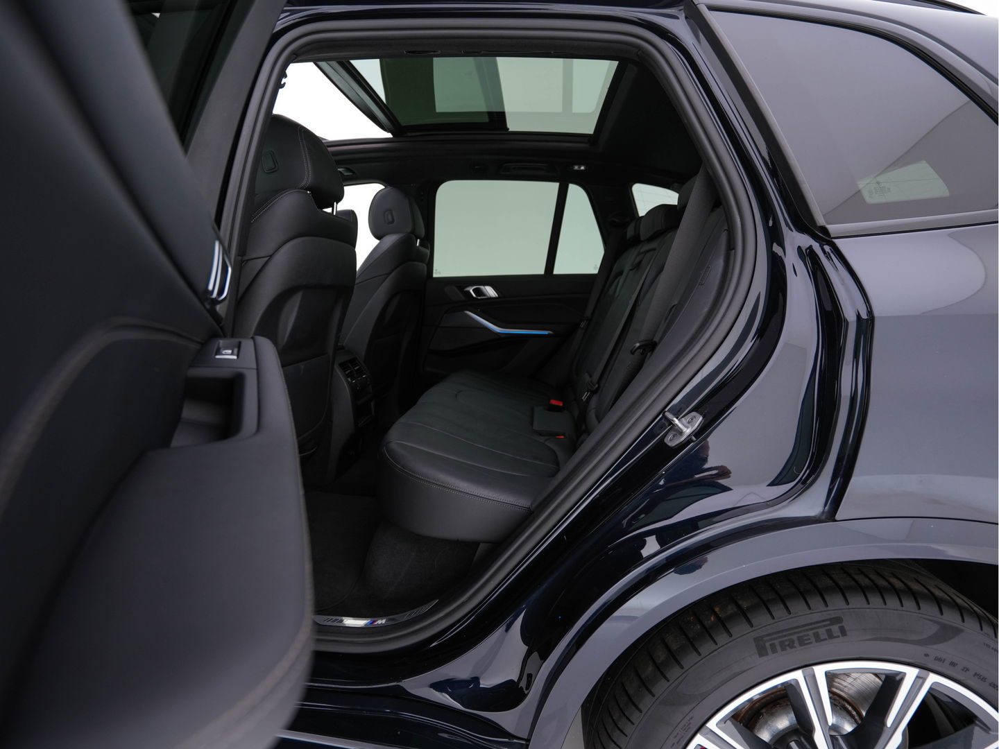 BMW X5 xDrive45e M-Sport High Executive Plug-in (INCL-BTW) *PANO | HEAD-UP | LASER-LIGHT | ADAPTIVE-CRUISE | LUXURY-LEATHER | HARMAN/KARDON | HEATED-SPORTSEATS | DIGI-COCKPIT | KEYLESS | DAB+ | MEMORY-PACK | CAMERA | NAVI-FULLMAP | 20''ALU