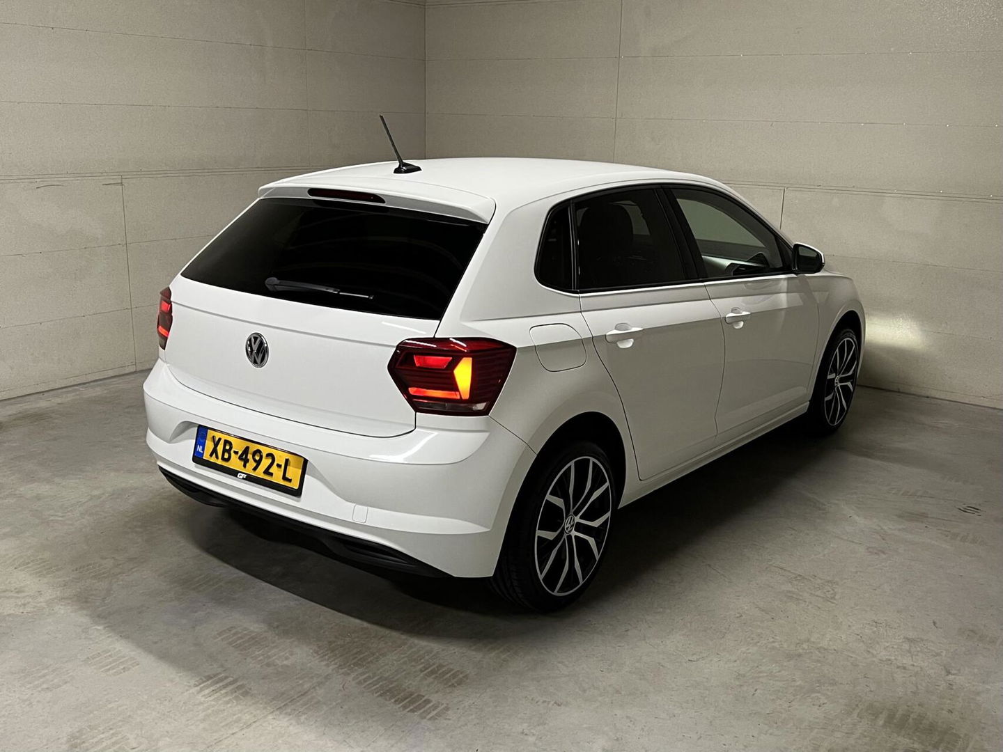Volkswagen Polo 1.0 TSI 17'' R-line Carplay Navi ACC NAP