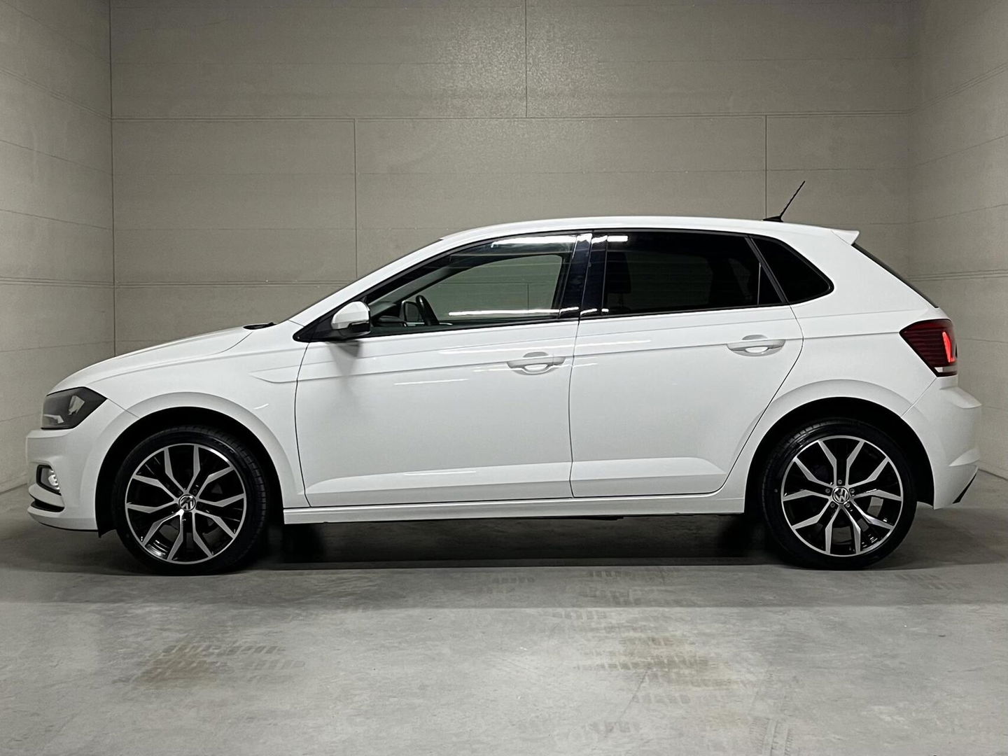 Volkswagen Polo 1.0 TSI 17'' R-line Carplay Navi ACC NAP