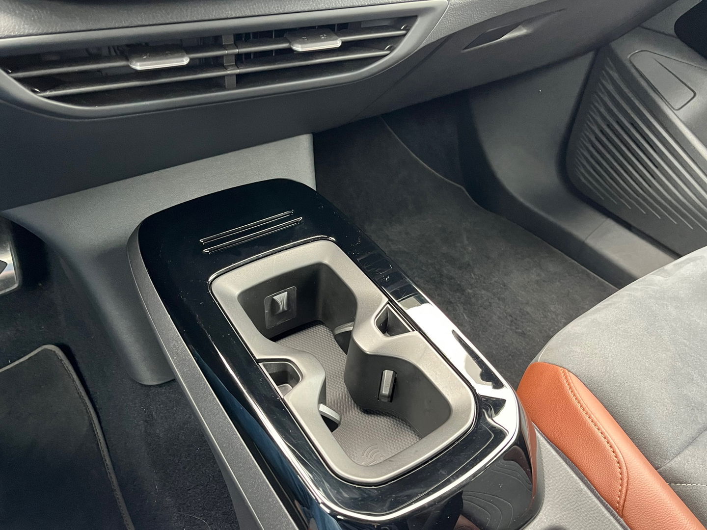 Volkswagen ID.4 First 77 kWh|Camera|ACC|Carplay|Navi|Ambient Light|NL-Auto|204PK
