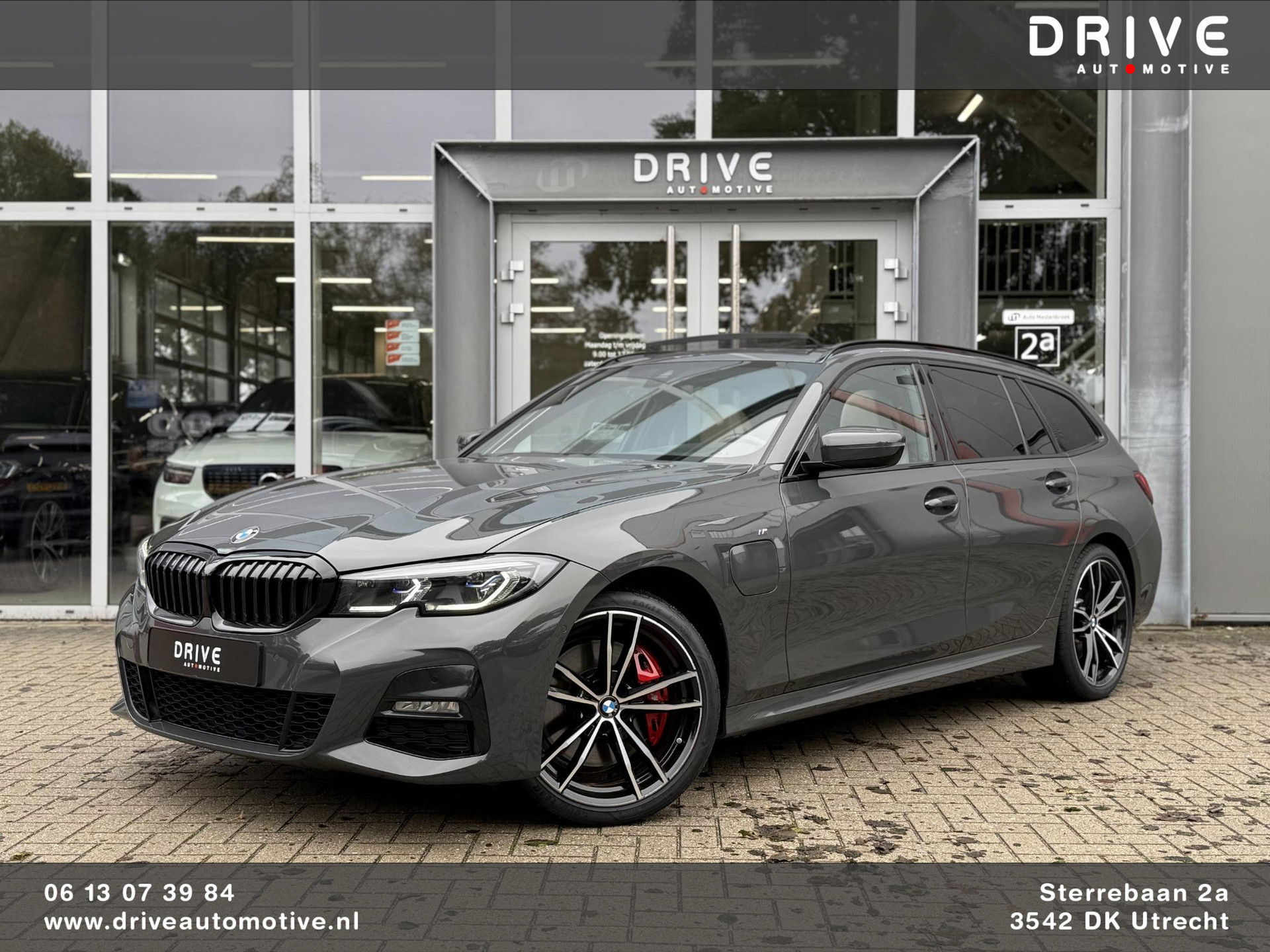 BMW 3 Serie Touring 330e Bus. Ed Plus M-Sport|SOH89%|Pano|Laser|HUD|Leer|Hifi|Trekhaak|Dravit grey