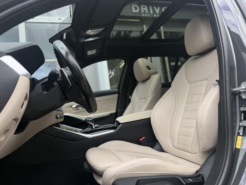 BMW 3 Serie Touring 330e Bus. Ed Plus M-Sport|SOH89%|Pano|Laser|HUD|Leer|Hifi|Trekhaak|Dravit grey