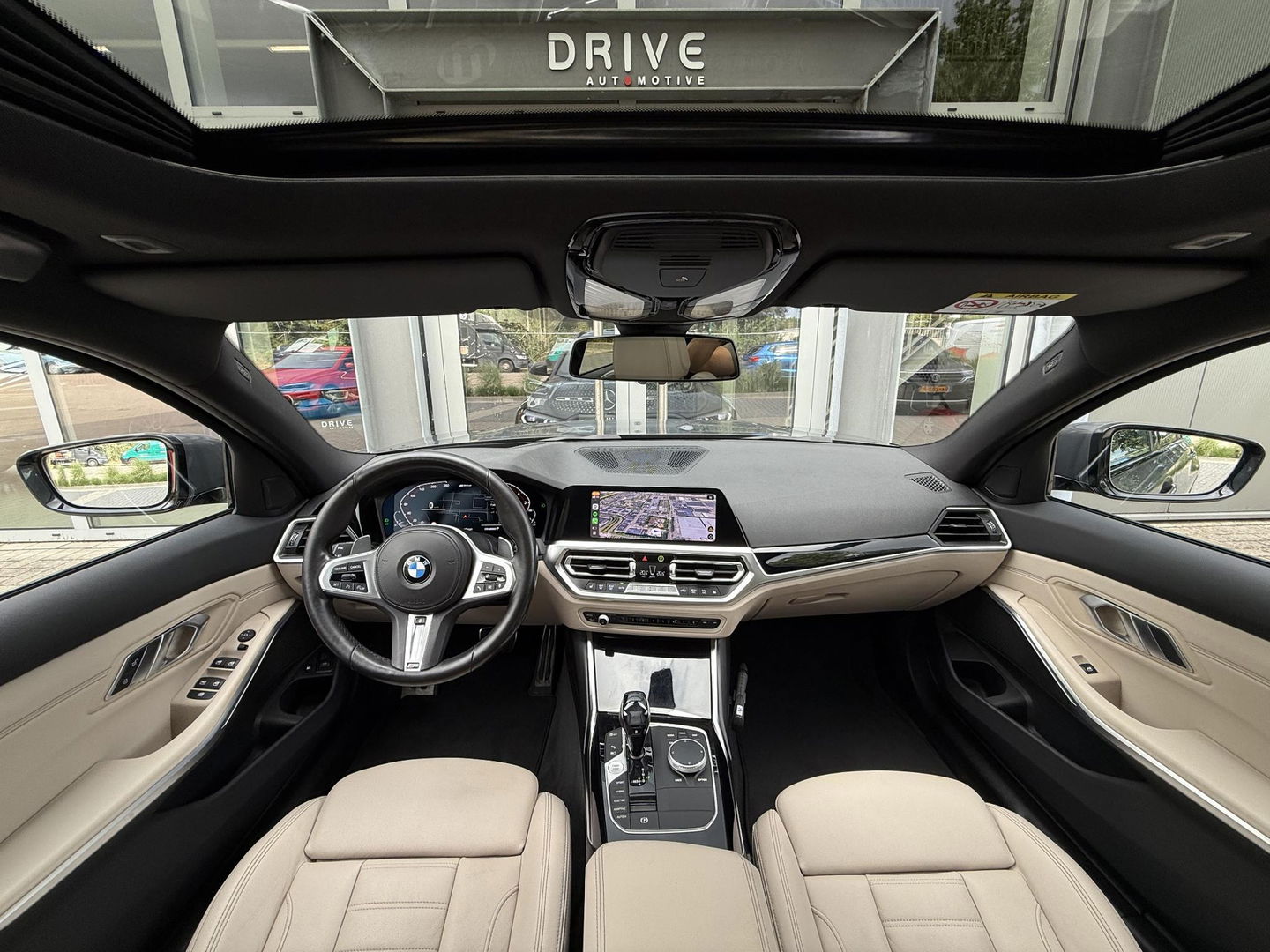 BMW 3 Serie Touring 330e Bus. Ed Plus M-Sport|SOH89%|Pano|Laser|HUD|Leer|Hifi|Trekhaak|Dravit grey