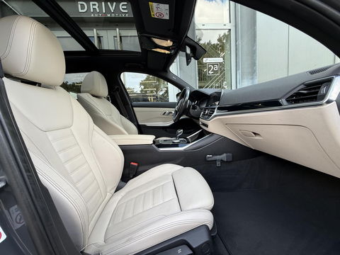 BMW 3 Serie Touring 330e Bus. Ed Plus M-Sport|SOH89%|Pano|Laser|HUD|Leer|Hifi|Trekhaak|Dravit grey