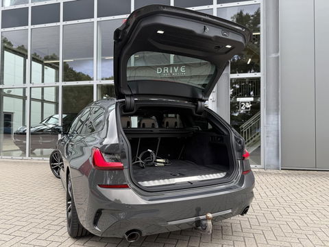 BMW 3 Serie Touring 330e Bus. Ed Plus M-Sport|SOH89%|Pano|Laser|HUD|Leer|Hifi|Trekhaak|Dravit grey