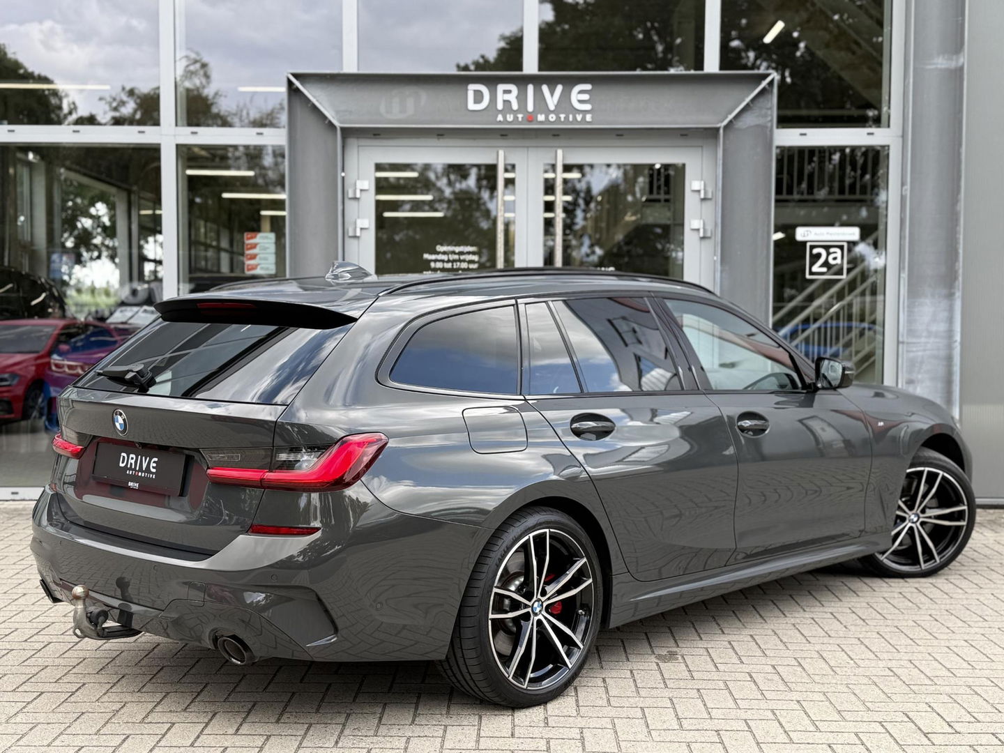 BMW 3 Serie Touring 330e Bus. Ed Plus M-Sport|SOH89%|Pano|Laser|HUD|Leer|Hifi|Trekhaak|Dravit grey
