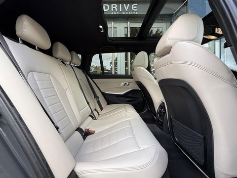 BMW 3 Serie Touring 330e Bus. Ed Plus M-Sport|SOH89%|Pano|Laser|HUD|Leer|Hifi|Trekhaak|Dravit grey