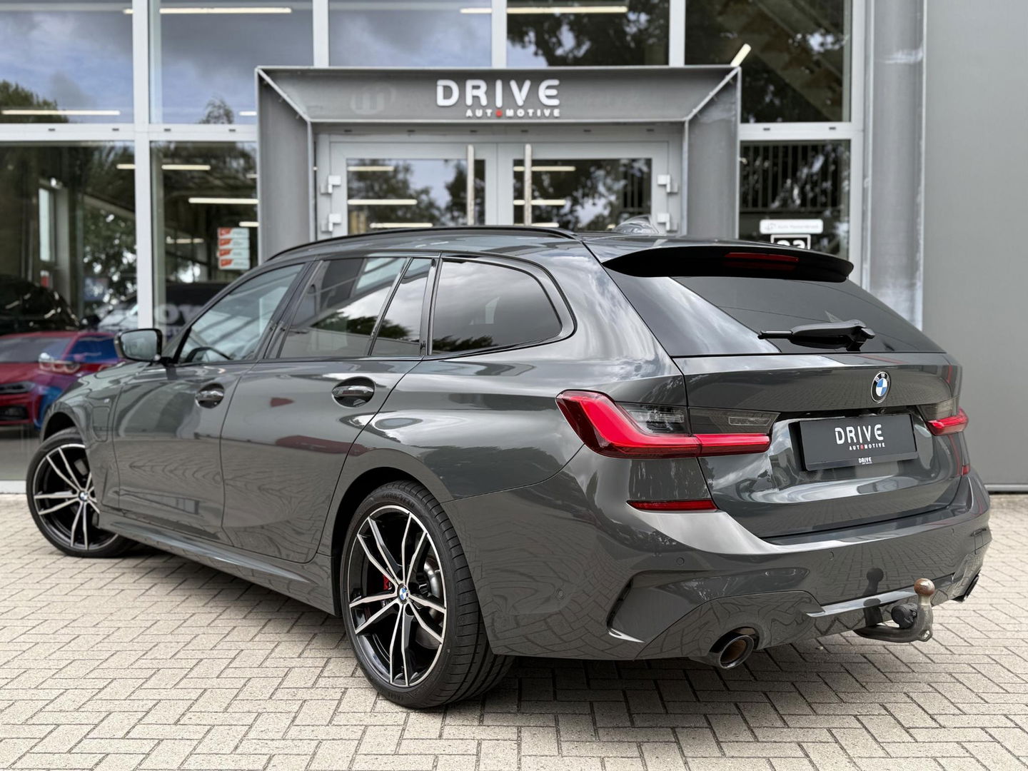 BMW 3 Serie Touring 330e Bus. Ed Plus M-Sport|SOH89%|Pano|Laser|HUD|Leer|Hifi|Trekhaak|Dravit grey