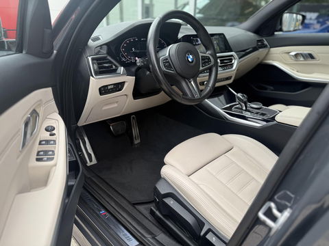 BMW 3 Serie Touring 330e Bus. Ed Plus M-Sport|SOH89%|Pano|Laser|HUD|Leer|Hifi|Trekhaak|Dravit grey