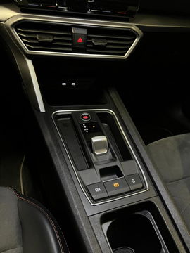 SEAT Leon Sportstourer 1.5 eTSI 150PK Virtual Trekhaak Clima