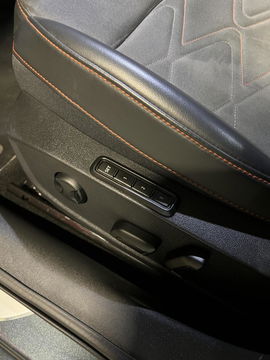 SEAT Leon Sportstourer 1.5 eTSI 150PK Virtual Trekhaak Clima