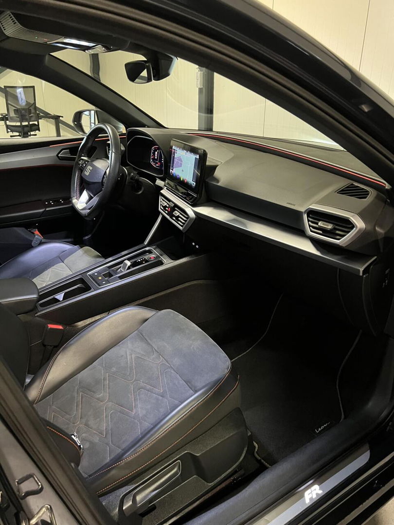 SEAT Leon Sportstourer 1.5 eTSI 150PK Virtual Trekhaak Clima