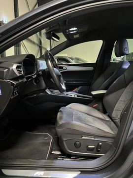 SEAT Leon Sportstourer 1.5 eTSI 150PK Virtual Trekhaak Clima