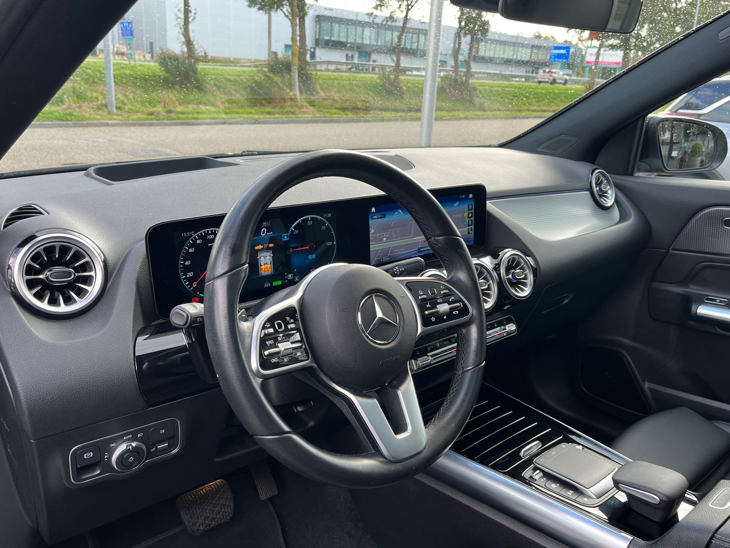 Mercedes-Benz EQA 250 Luxury Line 67 kWh|Pano|Head-Up|Memory|Camera|ACC|Leder|Ambient Light|NL-Auto