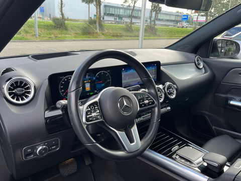 Mercedes-Benz EQA 250 Luxury Line 67 kWh|Pano|Head-Up|Memory|Camera|ACC|Leder|Ambient Light|NL-Auto