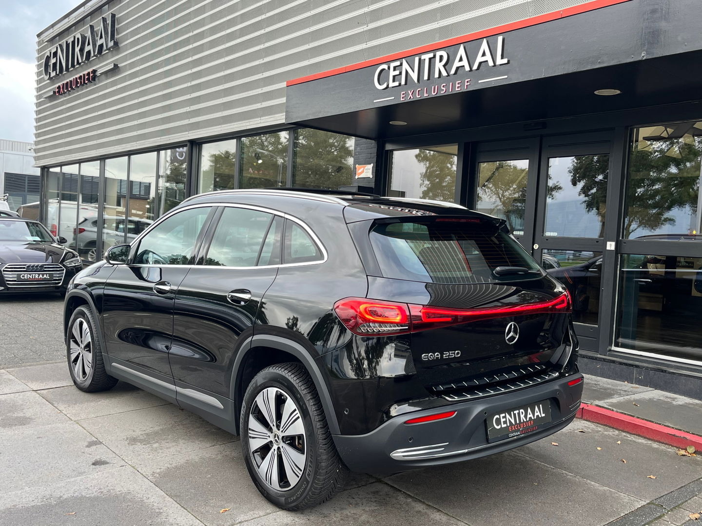 Mercedes-Benz EQA 250 Luxury Line 67 kWh|Pano|Head-Up|Memory|Camera|ACC|Leder|Ambient Light|NL-Auto