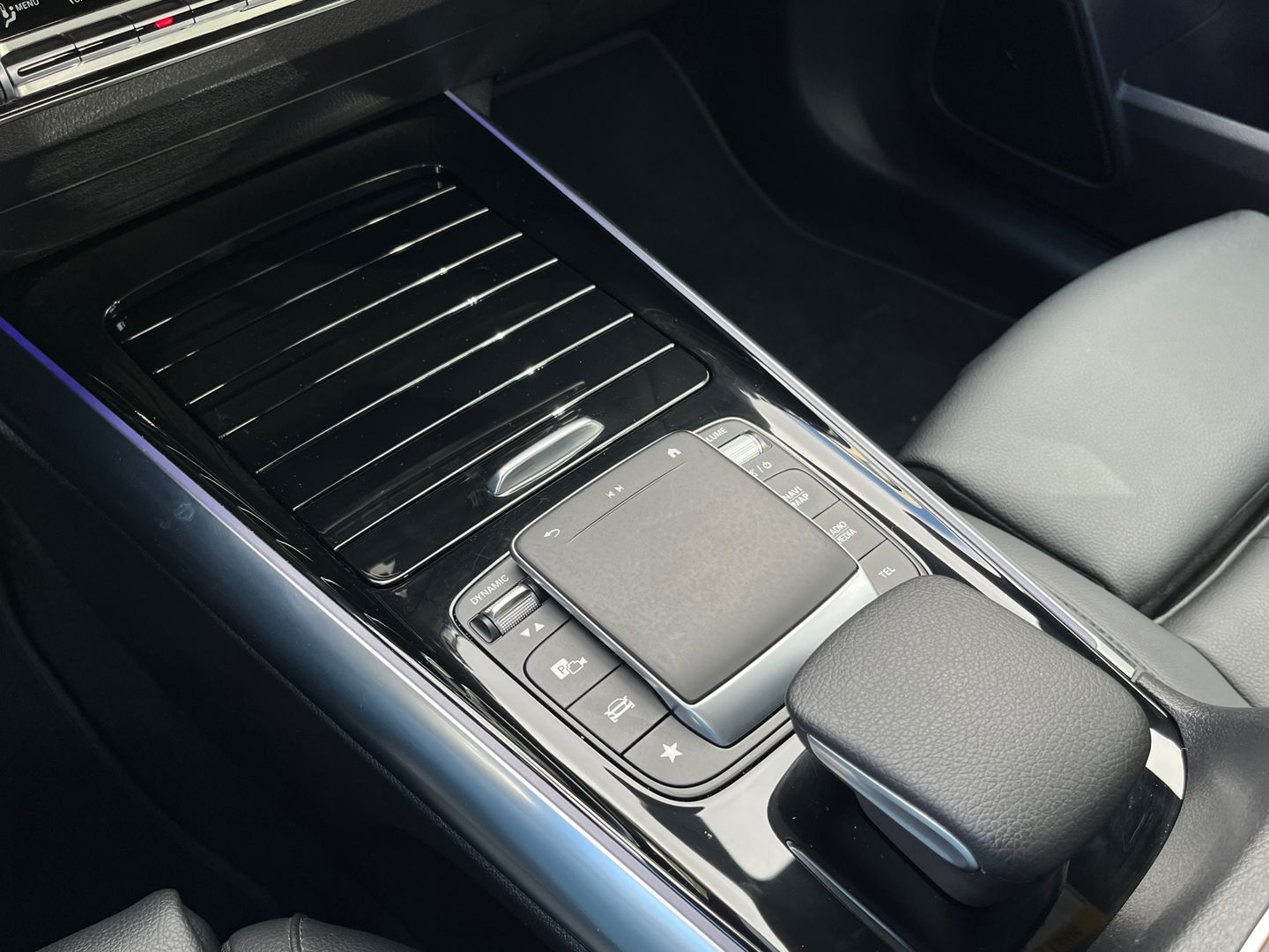Mercedes-Benz EQA 250 Luxury Line 67 kWh|Pano|Head-Up|Memory|Camera|ACC|Leder|Ambient Light|NL-Auto