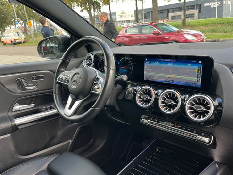 Mercedes-Benz EQA 250 Luxury Line 67 kWh|Pano|Head-Up|Memory|Camera|ACC|Leder|Ambient Light|NL-Auto