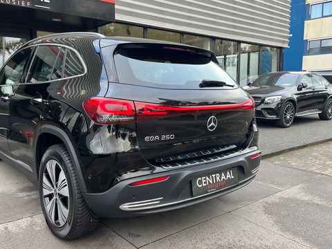 Mercedes-Benz EQA 250 Luxury Line 67 kWh|Pano|Head-Up|Memory|Camera|ACC|Leder|Ambient Light|NL-Auto