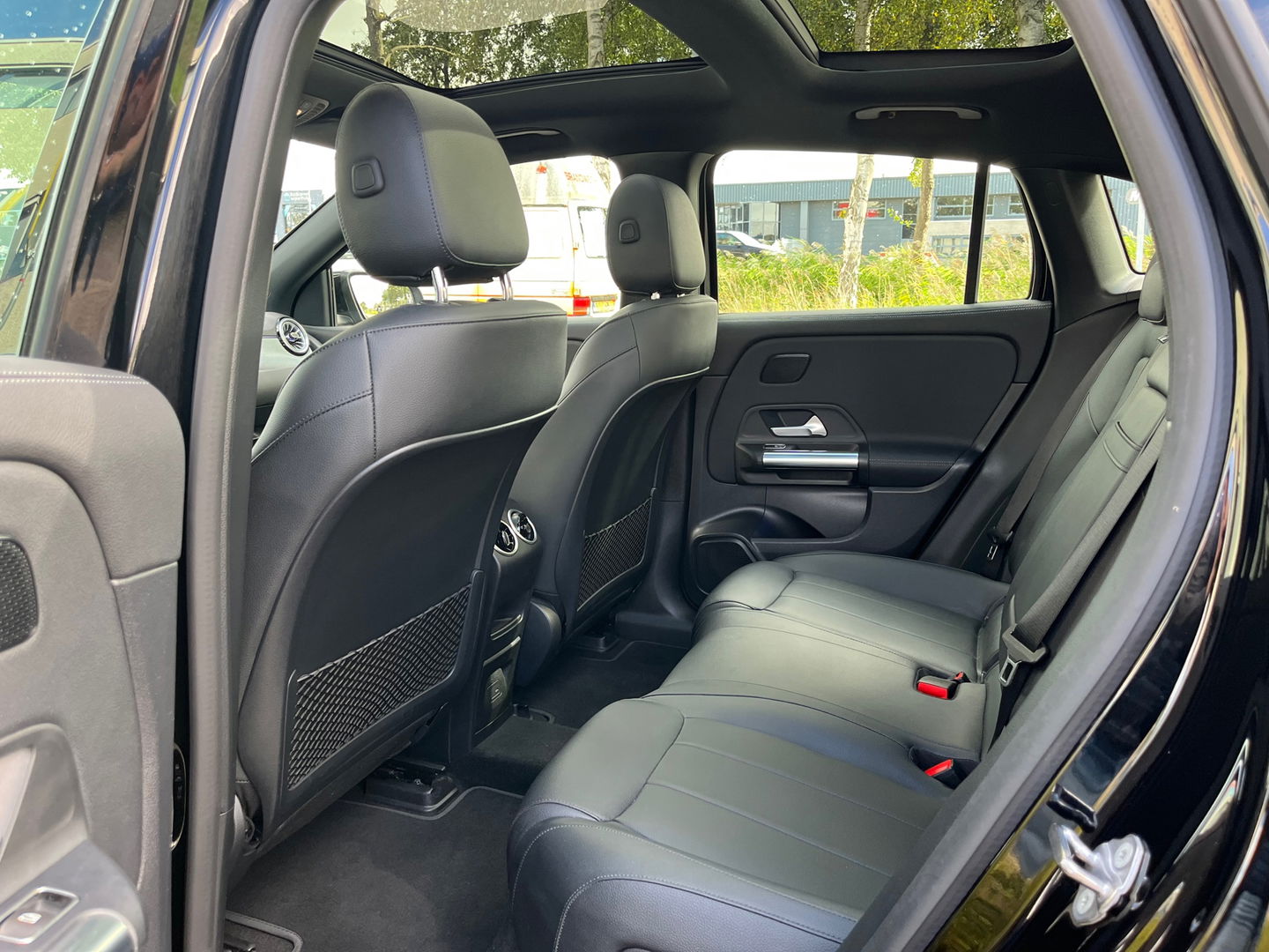 Mercedes-Benz EQA 250 Luxury Line 67 kWh|Pano|Head-Up|Memory|Camera|ACC|Leder|Ambient Light|NL-Auto