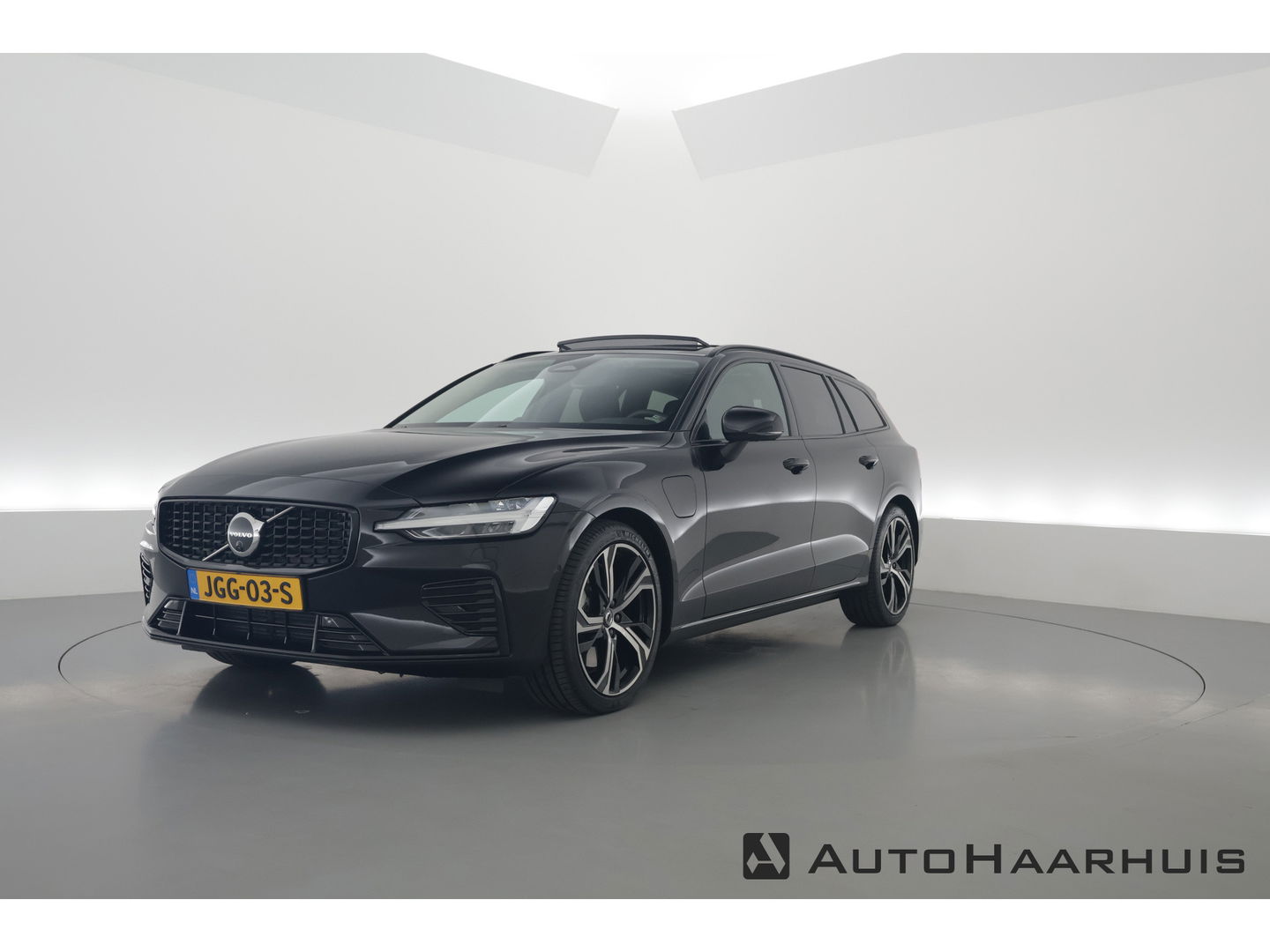 Volvo V60 T8 Recharge Ultra Dark | Bowers & Wilkins | HUD | Pano | Pilot Assist | Massage | Stoelvent.