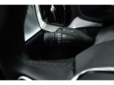 Volvo V60 T8 Recharge Ultra Dark | Bowers & Wilkins | HUD | Pano | Pilot Assist | Massage | Stoelvent.