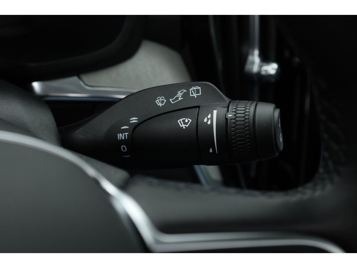 Volvo V60 T8 Recharge Ultra Dark | Bowers & Wilkins | HUD | Pano | Pilot Assist | Massage | Stoelvent.