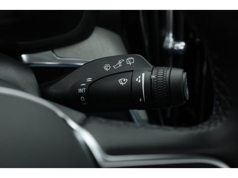 Volvo V60 T8 Recharge Ultra Dark | Bowers & Wilkins | HUD | Pano | Pilot Assist | Massage | Stoelvent.