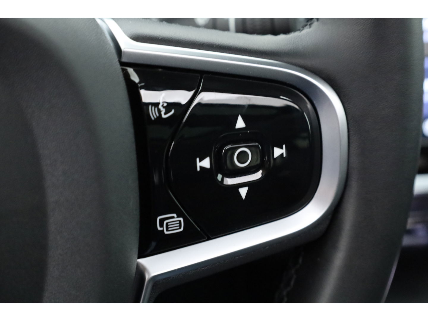 Volvo V60 T8 Recharge Ultra Dark | Bowers & Wilkins | HUD | Pano | Pilot Assist | Massage | Stoelvent.