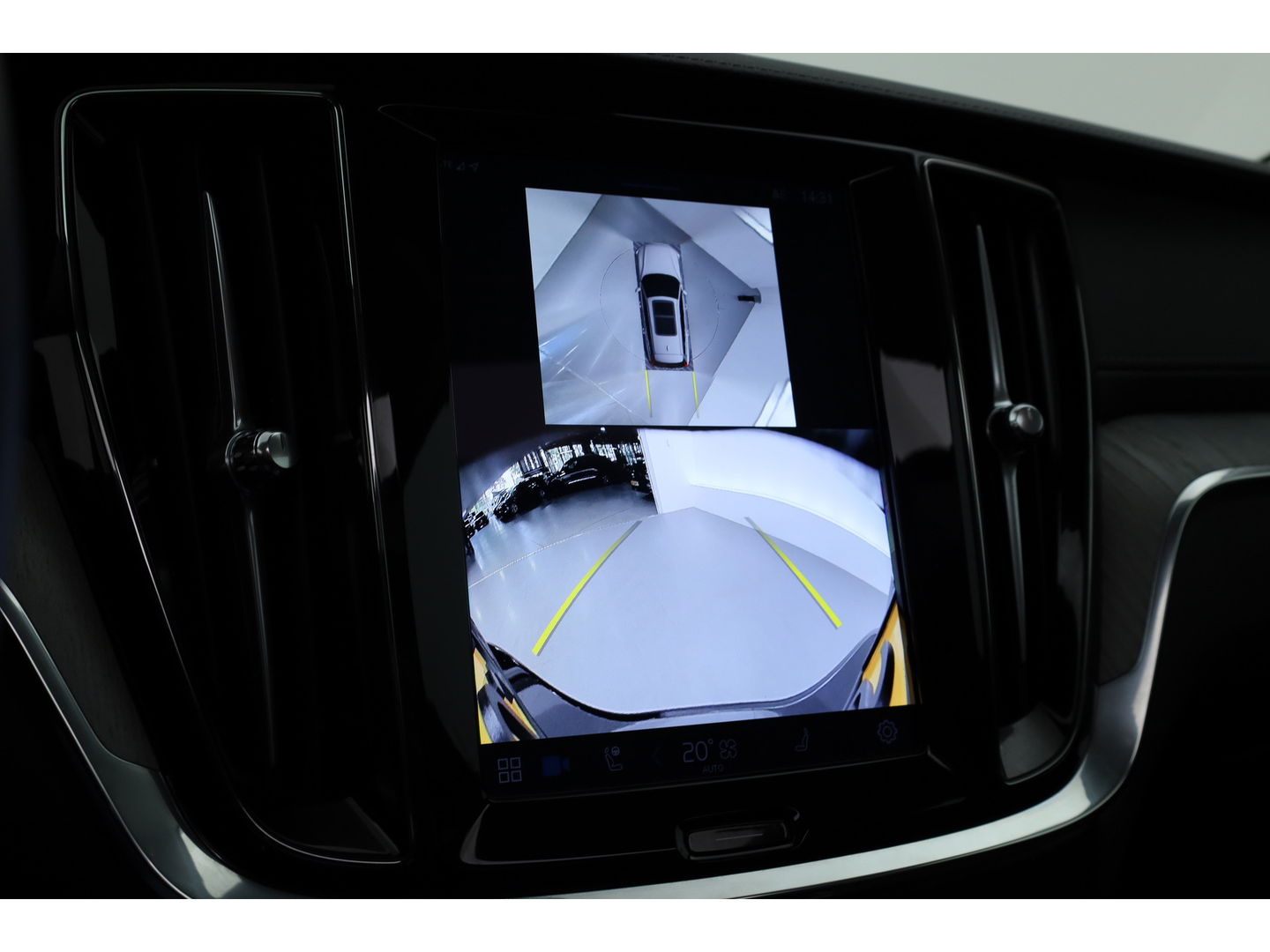 Volvo V60 T8 Recharge Ultra Dark | Bowers & Wilkins | HUD | Pano | Pilot Assist | Massage | Stoelvent.