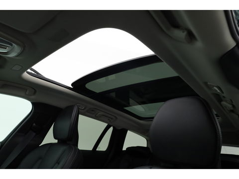 Volvo V60 T8 Recharge Ultra Dark | Bowers & Wilkins | HUD | Pano | Pilot Assist | Massage | Stoelvent.
