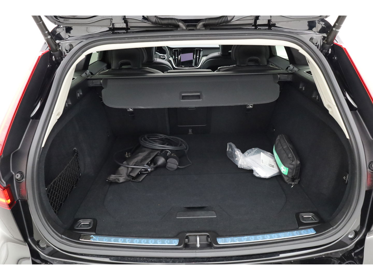 Volvo V60 T8 Recharge Ultra Dark | Bowers & Wilkins | HUD | Pano | Pilot Assist | Massage | Stoelvent.