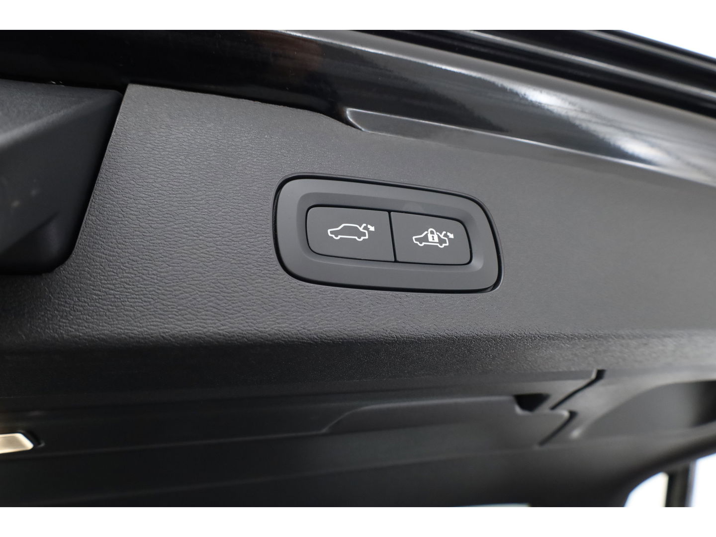 Volvo V60 T8 Recharge Ultra Dark | Bowers & Wilkins | HUD | Pano | Pilot Assist | Massage | Stoelvent.