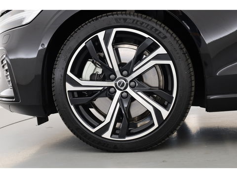 Volvo V60 T8 Recharge Ultra Dark | Bowers & Wilkins | HUD | Pano | Pilot Assist | Massage | Stoelvent.