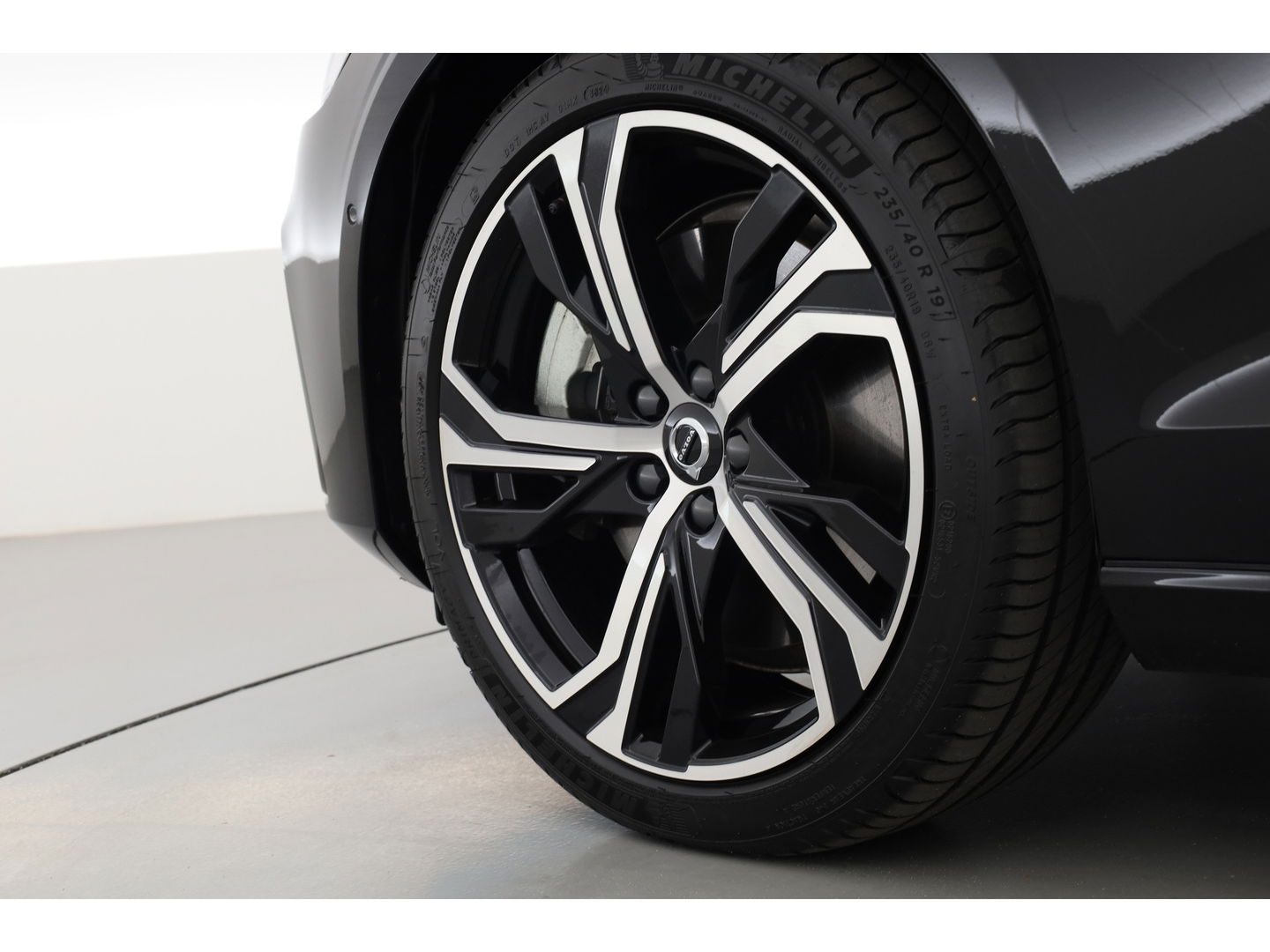 Volvo V60 T8 Recharge Ultra Dark | Bowers & Wilkins | HUD | Pano | Pilot Assist | Massage | Stoelvent.