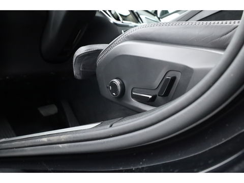 Volvo V60 T8 Recharge Ultra Dark | Bowers & Wilkins | HUD | Pano | Pilot Assist | Massage | Stoelvent.