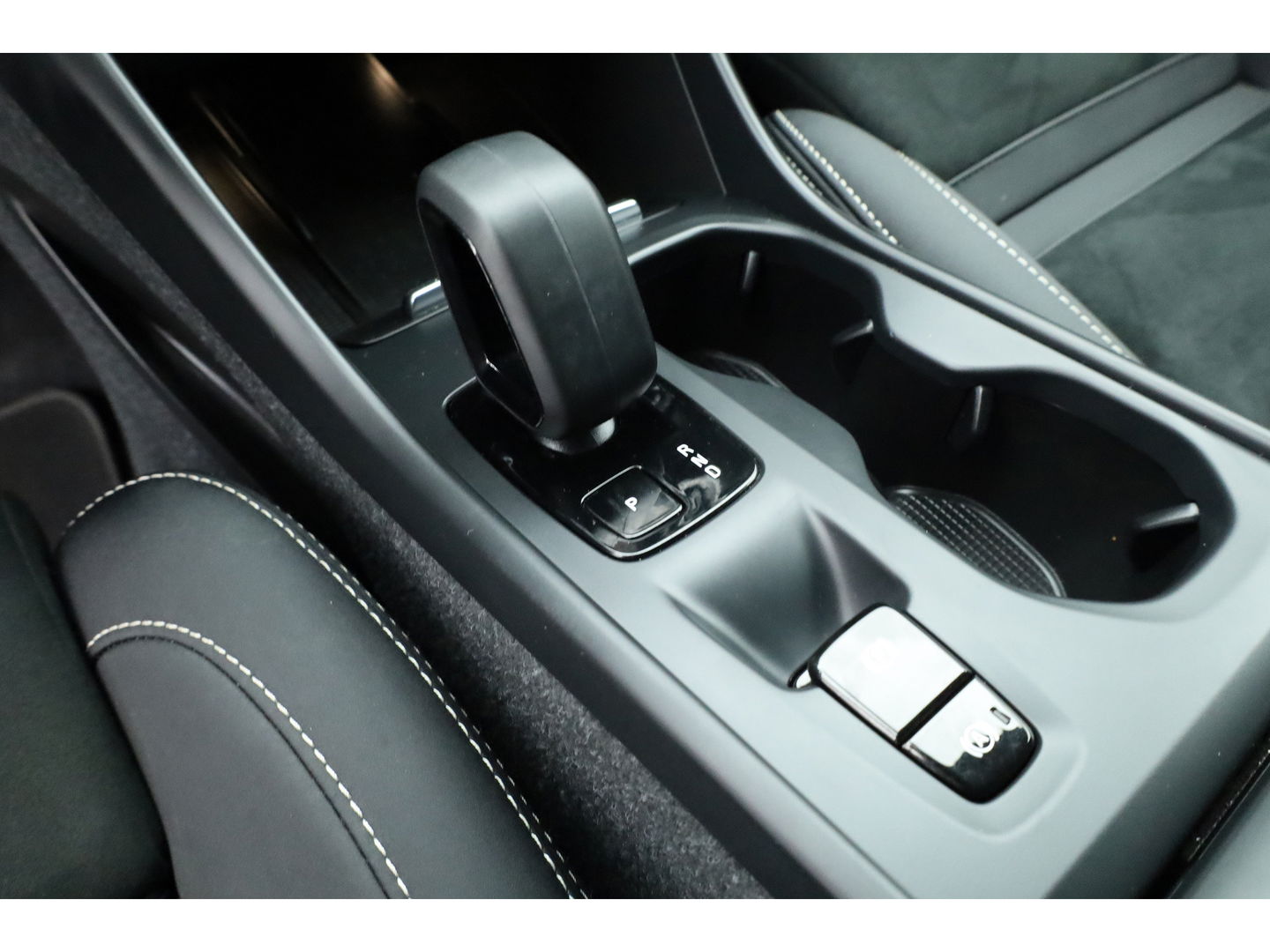 Volvo XC40 2.0 B3 Core | 360cam | Adapt. Cruise | CarPlay | Stoel-Stuurverw. | Elek. Stoelen