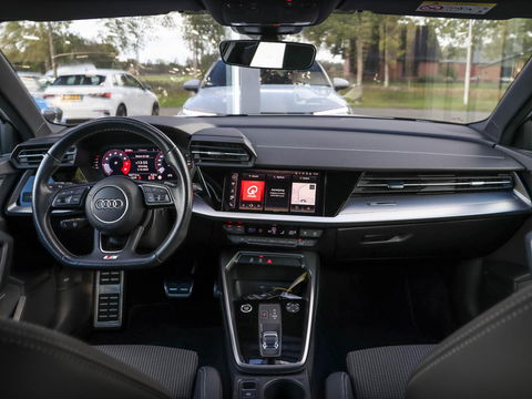 Audi A3 Sportback 30 TFSI S edition Automaat | 2x S Line | Matrix LED