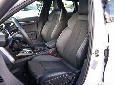 Audi A3 Sportback 30 TFSI S edition Automaat | 2x S Line | Matrix LED